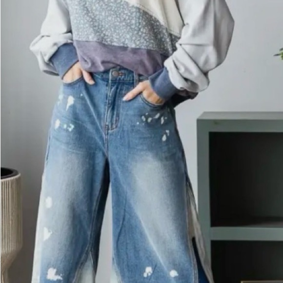 Oli & Hali Denim - Oli & Hali cropped jeans with unique paneling and paint splatter Size L NWOT